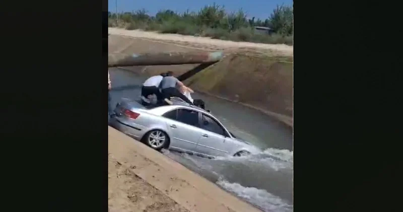 Xaçmazda avtomobil su kanalına düşdü Maşında uşaq da olub VİDEO