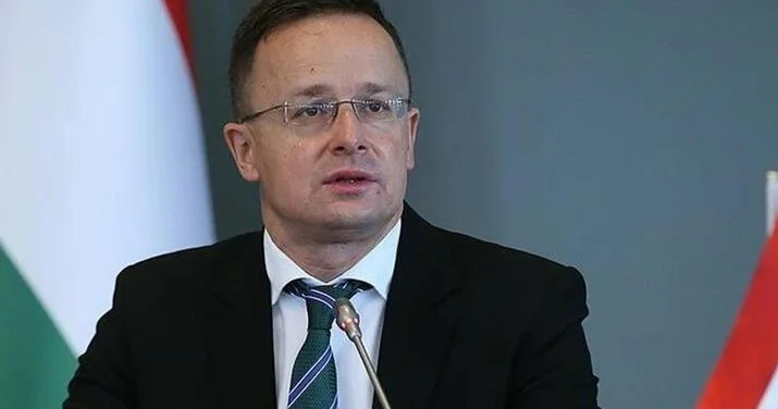 Siyarto: Macarıstan Ukraynanın Drujba neft kəməri ilə bağlı təhdidlərini rədd edir