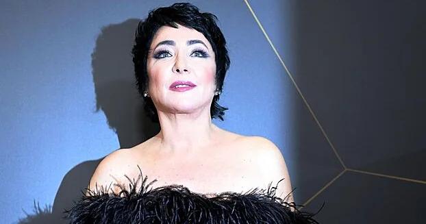 Lolita səhnədə göz yaşlarına boğuldu və...