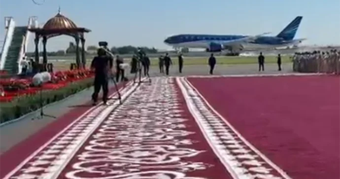 Prezidentin təyyarəsi Buxara aeroportuna endi VİDEO YENİLƏNİB
