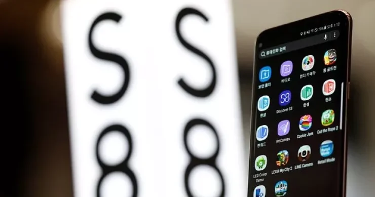 Samsung 10 il əvvəl buraxdığı telefonları yenilədi