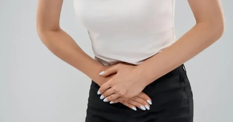 Göbəkdə yığılan çirk ciddi iltihaba səbəb ola bilər Həkim xəbərdarlıq etdi