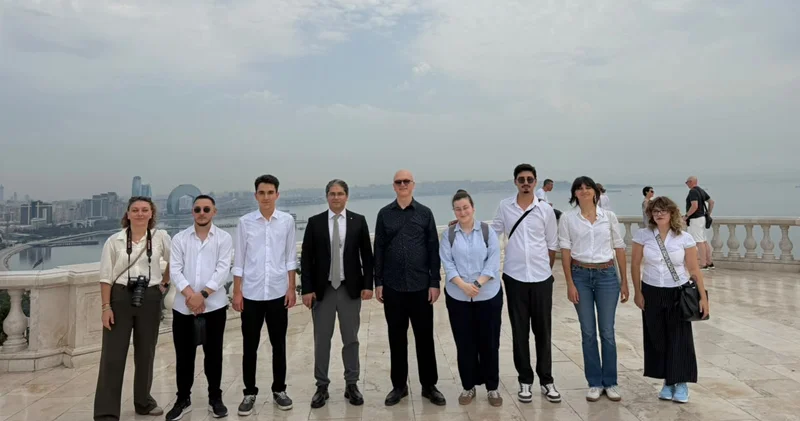 Gənc sənət elçiləri Bakıda Türkiyə Azərbaycan sənət körpüsünü gücləndirir (FOTO)