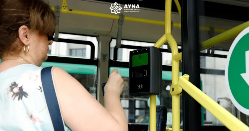 Ekspres avtobuslarda sərnişinlər artıq iki qapıdan minəcək