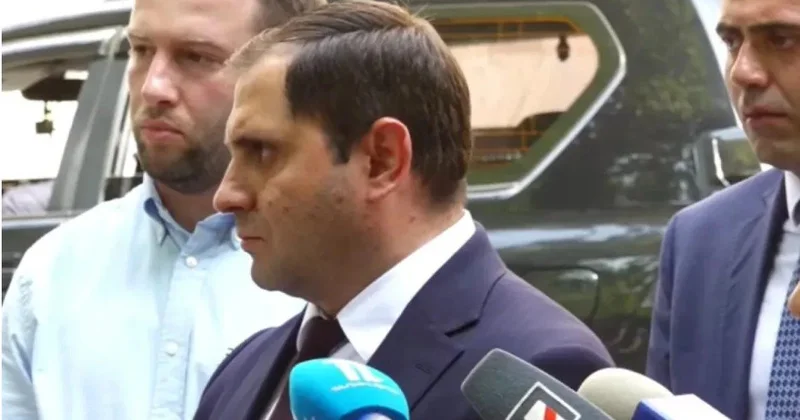 Orduda hamamda yerə sabun düşəndə... Erməni nazir