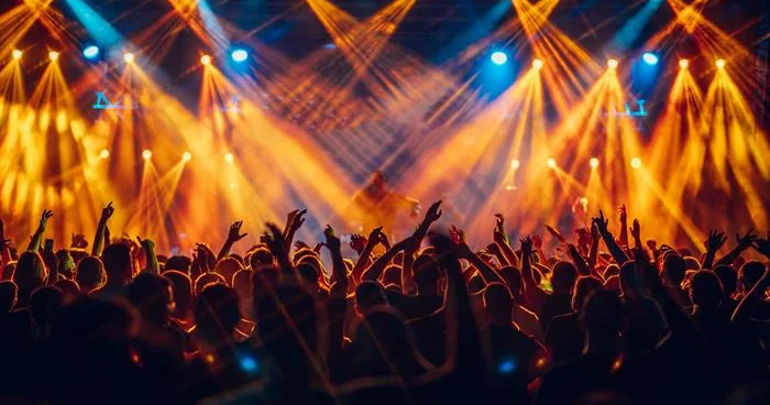 Tarixin ən çox gəlir gətirən 10 konsert turu