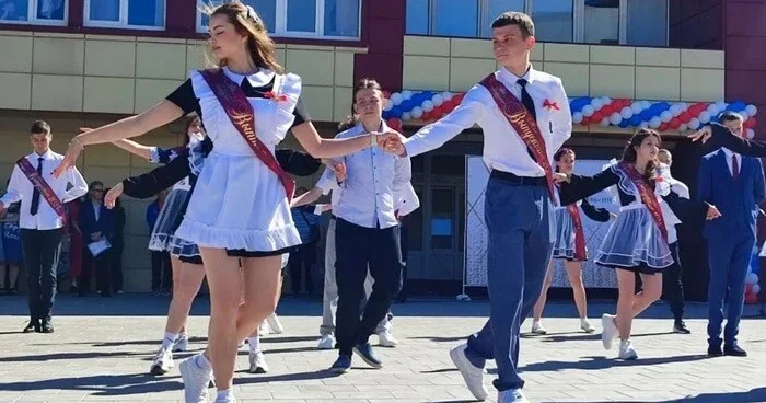 Rusiyada məktəblərdə zəng əvəzinə, mahnı çalınacaq