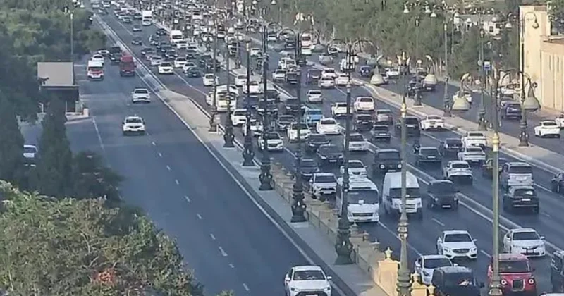 Bakının bir sıra yollarında tıxac yaranıb
