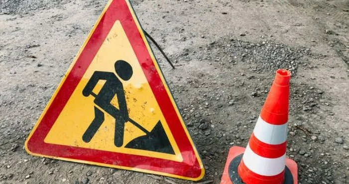 В Баку на одной из улиц на две ночи ограничат движение транспорта