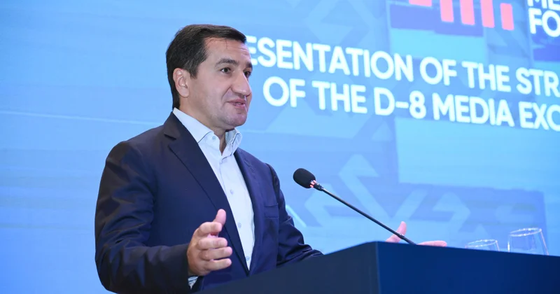 Ukrayna Prezidenti Hikmət Hacıyevi təltif etdi