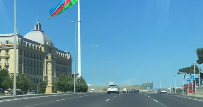 Bayraq Meydanının yanında sürücülərin görə bilmədiyi radar VİDEO