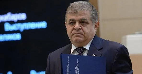 Rusiya senatorundan Paşinyana: Çıxmaq istəyirsənsə, özün çıx