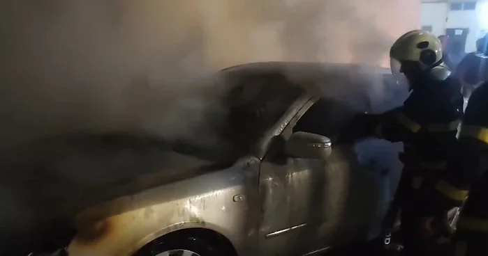 Пожарные оперативно потушили загоревшийся автомобиль в Хырдалане