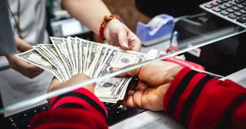 Rusiyada banklardan milyardlarla dollar çıxarılır Əmanətlər müsadirə oluna bilər