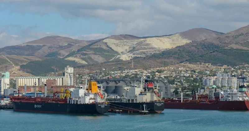 Нефтяные порты РФ на Черном море приостановили загрузку танкеров из за атаки дронов