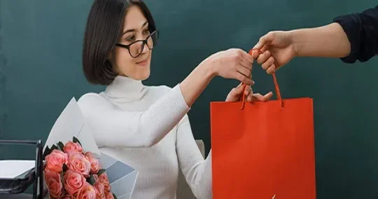 Müəllimlər Günü ilə bağlı rəsmi ÇAĞIRIŞ pul yığmaq, hədiyyə almaq QADAĞANDIR