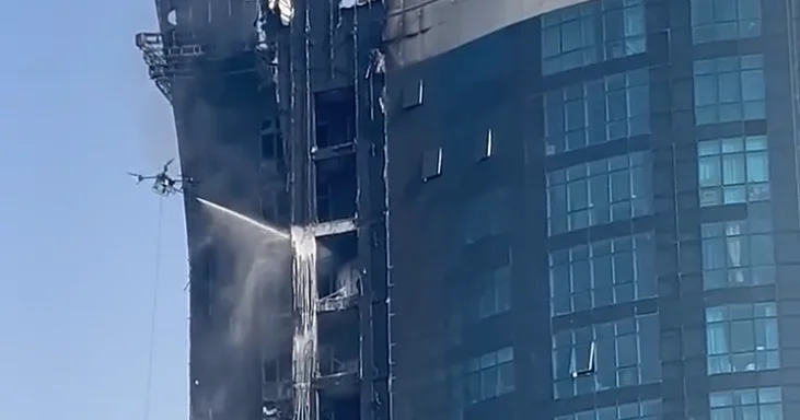 В Дубае беспилотники потушили пожар в многоэтажном жилом доме ВИДЕО