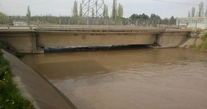 В Хачмазском районе повышение уровня воды в канале вызвало беспокойство жителей