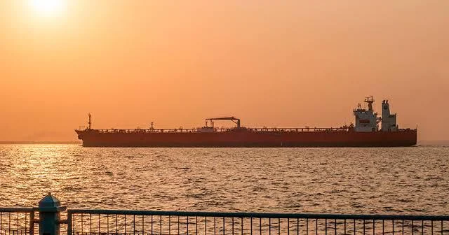 Bloomberg сообщил о приостановке продаж венесуэльской нефти