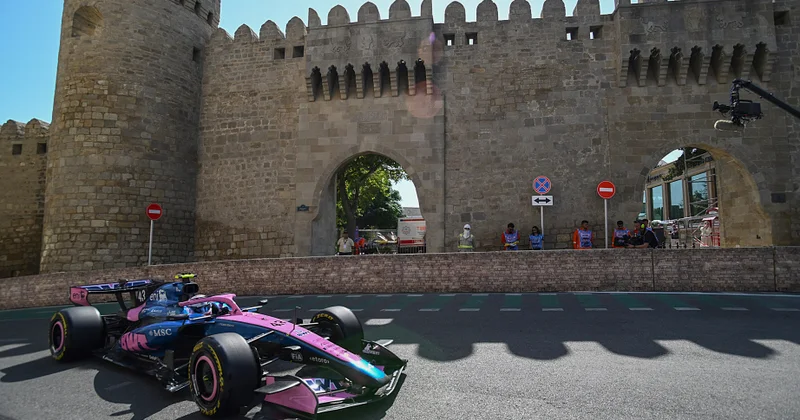 Formula 1: “Mercedes” pilotu sərbəst yürüşdə finişə birinci çatıb YENİLƏNİB