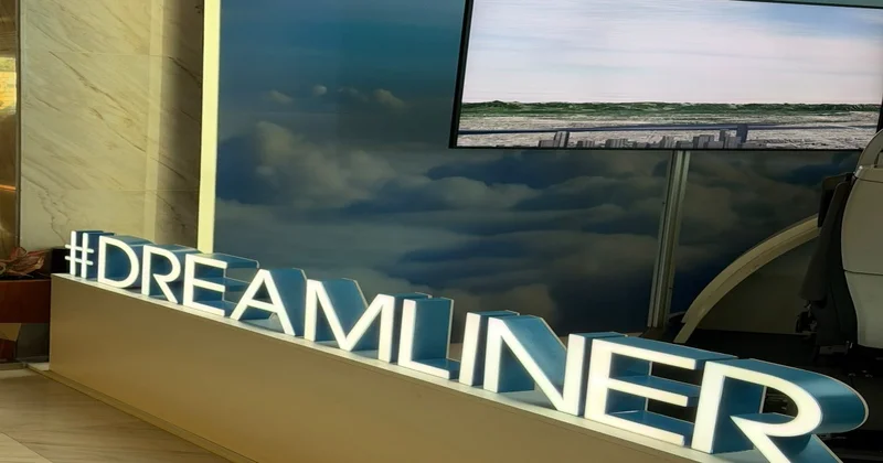AZAL “Boeing 787 Dreamliner” simulyatorunu ictimaiyyətə təqdim edir