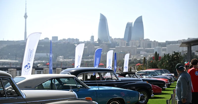 AAF Formula 1 zamanı klassik avtomobillərin sərgisini keçirir Fotolar