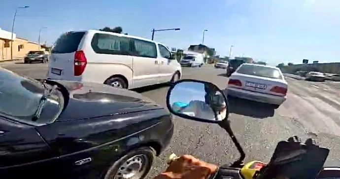 Biri qəza şəraiti yaratdı, digəri motosikleti vurub getdi ŞİKAYƏT VİDEO