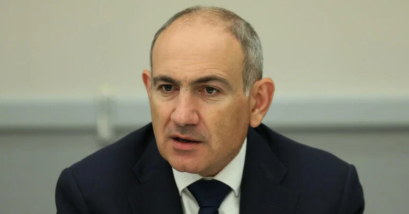 Paşinyan: “Biz bir erməni stulunda oturmuşuq”