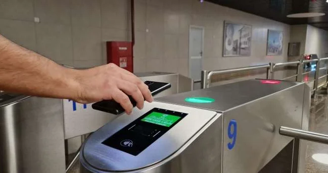 Metroda pulsuz giriş sıxlığı azaldacaq RƏY