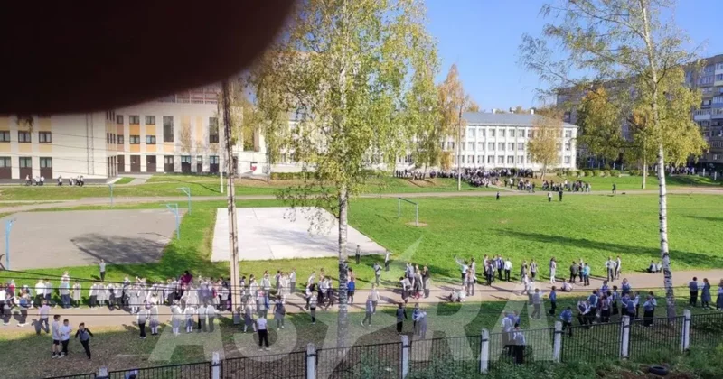 Волна минирований накрыла вузы в РФ: идет эвакуация Видео