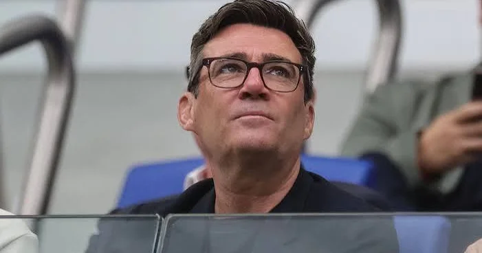 Böyük Britaniyanın Baş naziri futbol matçlarında bu qadağanın aradan qaldırlmasını istəyir