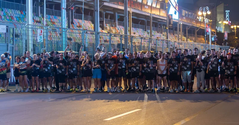 “Formula 1”: Bakı Şəhər Halqasında yüzlərlə insan yürüş edib FOTO