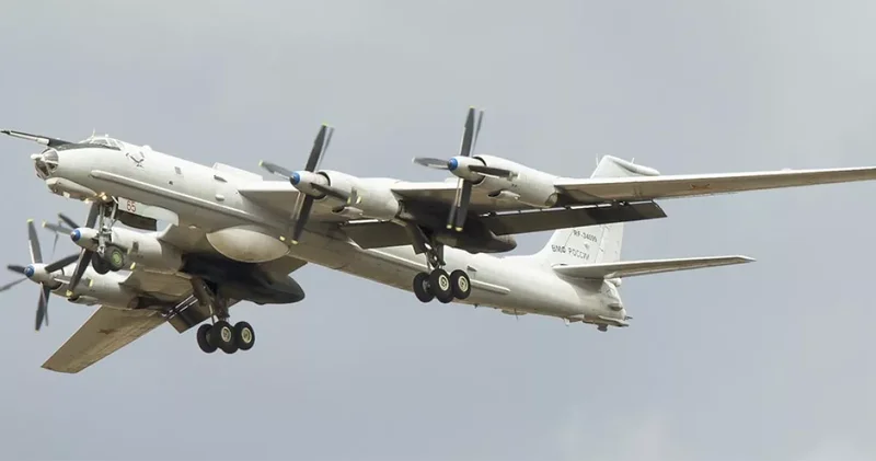 Ту 142МЗ отработали обнаружение подводных лодок над акваторией Охотского моря
