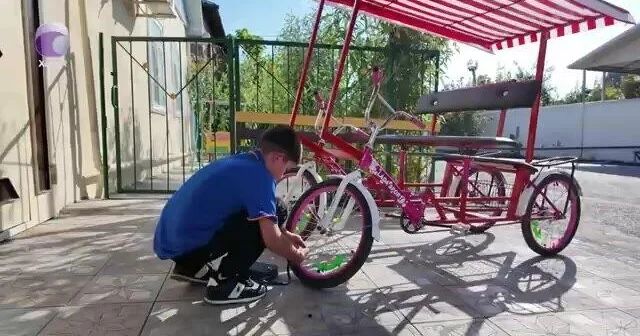 Göyçayda 4 nəfərlik qeyri adi velosiped sürücünün 12 yaşı var (Video)