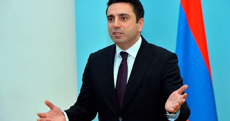 Alen Simonyan Gümrüdəki Rusiya hərbi bazasından söz açdı