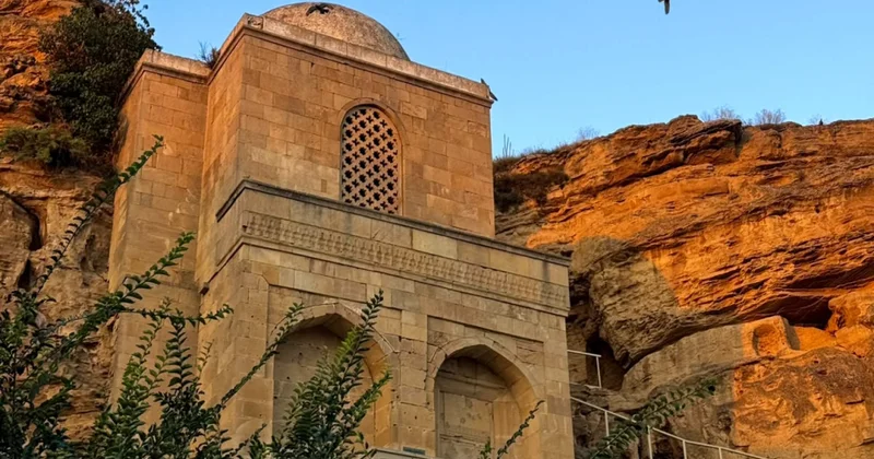 Əsrlərin yadigarı “Diri Baba” türbəsi VİDEO