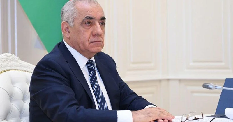 Əli Əsədov iclas keçirir