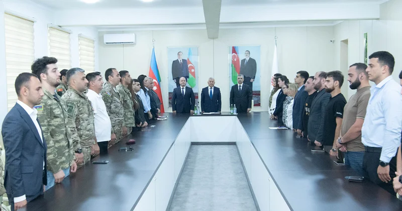 Rektor Vətən müharibəsi iştirakçısı və şəhid ailəsi üzvü olan tələbələrlə görüşdü Fotolar