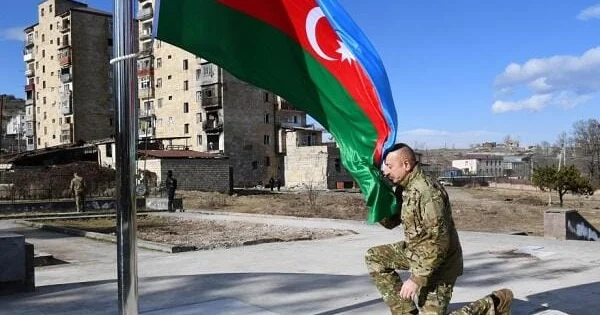 Zəfərə ucalan fədakarlıq dastanı