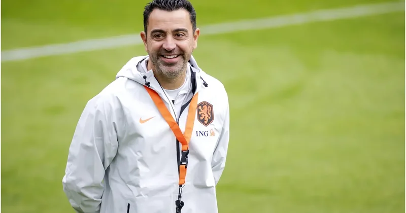 Xavi iki ildən sonra məşqçiliyə qayıdır