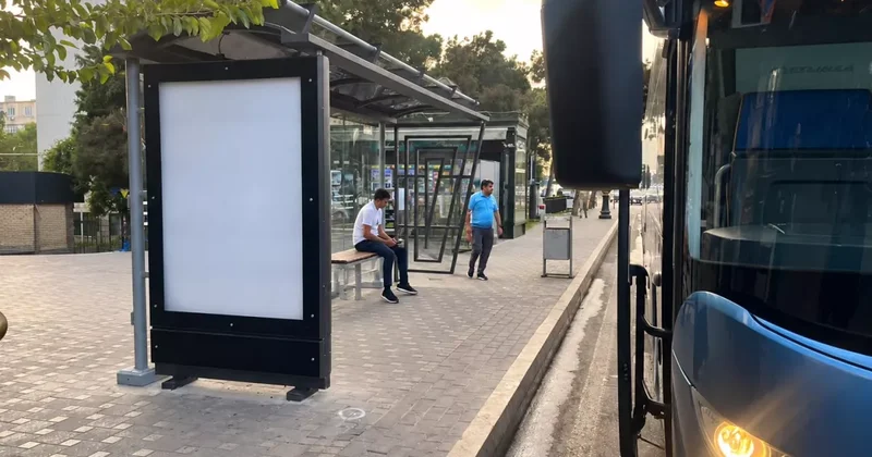 На бакинском проспекте установили новые остановки ФОТО