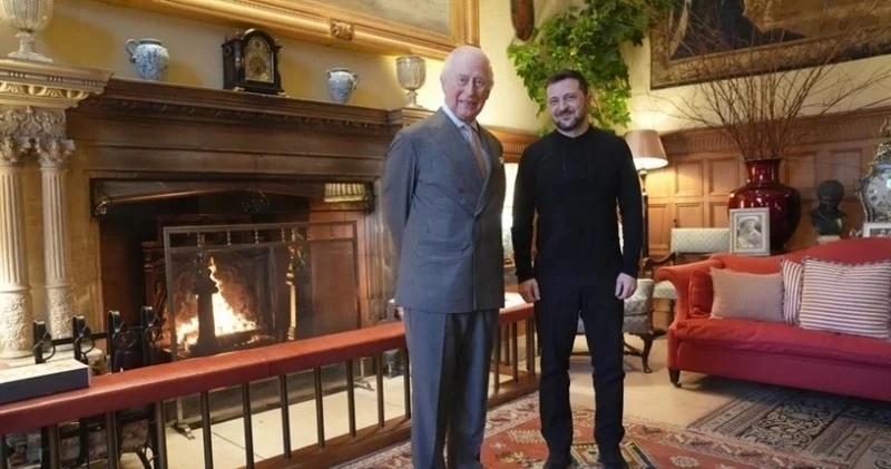 Zelenski Böyük Britaniya kralı ilə Ukraynadakı vəziyyəti müzakirə edib