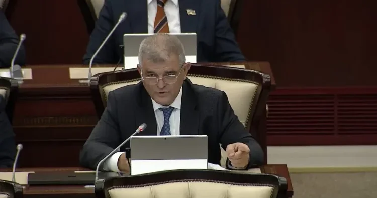 Biz o xərci azaldaq ki, məktəbdə dərs deməyə müəllim həvəslə qoşula bilsin Komitə sədri