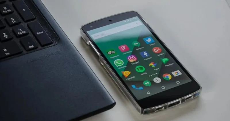 Bu proqramı telefondan silin Yazışmaları oxuyurlar