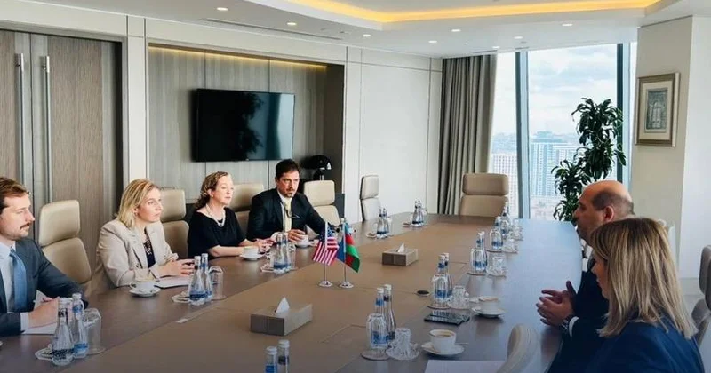 Emin Hüseynov amerikalı diplomatla gələcək əməkdaşlıq imkanlarını müzakirə edib