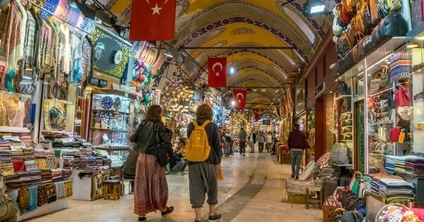 Bosfor boğazının sahilində yerləşən İstanbul Avropanın ən populyar şəhər istiqamətləri arasında yer alıb