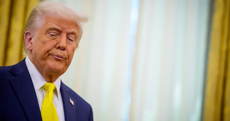 Трамп прекратил торговые переговоры с Канадой