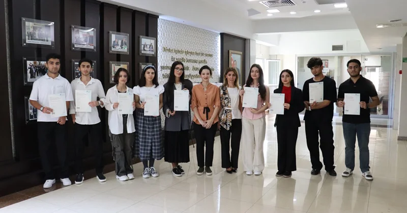 Azərbaycan Universitetinin 90 tələbəsi PTE sertifikatını əldə edib Foto