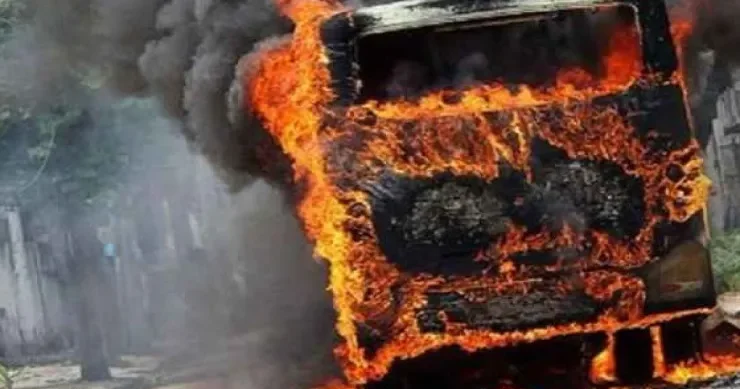 Turistləri daşıyan avtobus yandı, 20 nəfər öldü