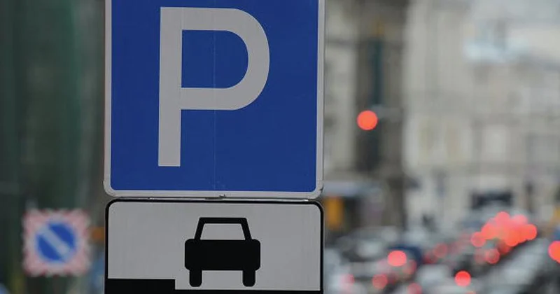 Bir parkinq məsələsi : AYNA dakı qalstuklu müəllimlər anlamaq istəmirlər
